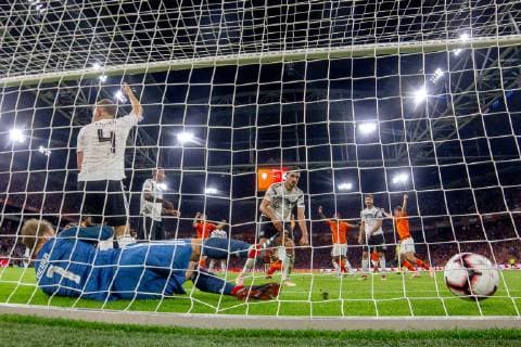 Matthias Ginter ( Deutschland ) Manuel Neuer ( Deutschland ) am Boden Mats Hummels ( Deutschland ) kann es nicht Gauben Frustriert nacht em 1:0, UEFA Nations League, 2018 19,Niederlande vs. Deutschland, DFB regulations prohibit any use of photographs as image sequences and or quasi-video, Niederlande vs. Deutschland, UEFA Nations League, 2018 19, Fussball, 13.10.2018 Amsterdam Copyright: xLanger Eibner-Pressefotox EP_HLR