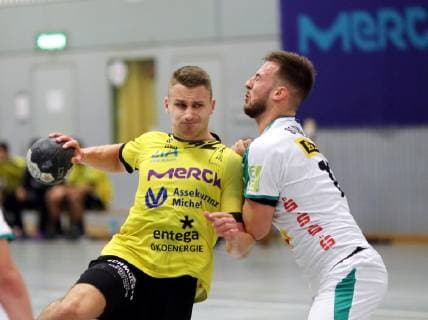 Dritte Handball-Bundesliga - MSG Grossbieberau Modau vs SG Leipzig II - Saison - 2018 -2019 - 13.10.2018 - Grossbieberau v. l. Kris Jost Gross-Bieberau, Johannes Ruoff Leipzig Aktion, Zweikampf -