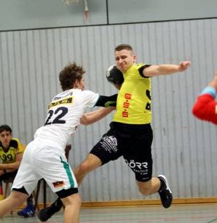 Dritte Handball-Bundesliga - MSG Grossbieberau Modau vs SG Leipzig II - Saison - 2018 -2019 - 13.10.2018 - Grossbieberau v. l. Willi Wenzel Leipzig, Kris Jost Gross-Bieberau Aktion, Zweikampf -