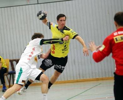 Dritte Handball-Bundesliga - MSG Grossbieberau Modau vs SG Leipzig II - Saison - 2018 -2019 - 13.10.2018 - Grossbieberau v. l. Willi Wenzel Leipzig, Hrvoje Batinovic Gross-Bieberau Aktion, Zweikampf -