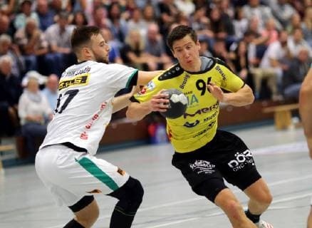 Dritte Handball-Bundesliga - MSG Grossbieberau Modau vs SG Leipzig II - Saison - 2018 -2019 - 13.10.2018 - Grossbieberau v. l. Leon Wellner Leipzig, Hrvoje Batinovic Gross-Bieberau Aktion, Zweikampf -
