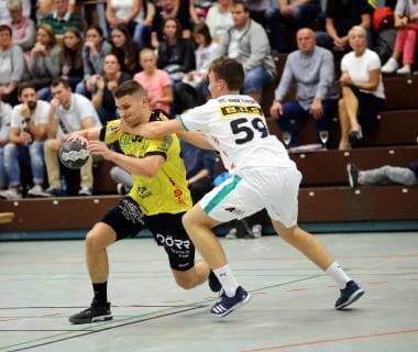 Dritte Handball-Bundesliga - MSG Grossbieberau Modau vs SG Leipzig II - Saison - 2018 -2019 - 13.10.2018 - Grossbieberau v. l. Kris Jost Gross-Bieberau, Elias Gansau Leipzig Aktion, Zweikampf -