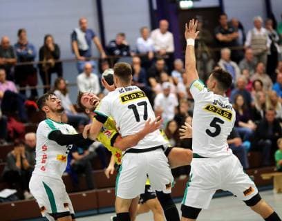 Dritte Handball-Bundesliga - MSG Grossbieberau Modau vs SG Leipzig II - Saison - 2018 -2019 - 13.10.2018 - Grossbieberau v. l. Harter Einsatz von Leon Wellner Leipzig gegen Till Buschmann Gross-Bieberau Aktion, Zweikampf -