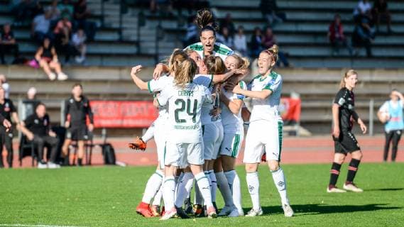 Sport Bilder des Tages Jubel, Freuen, celebrate, happy, cheer , Goal Celebration Borussia Mönchengladbach 1:0, Fussball, Allianz Frauen-Bundesliga, Borussia Mönchengladbach - Bayer 04 Leverkusen, DFB REGULATIONS PROHIBIT ANY USE OF PHOTOGRAPHS AS IMAGE SEQUENCES AND OR QUASI-VIDEO.