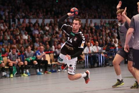 Handball 2. Bundesliga 2018 2019 - Hamburg Handball vs. DJK Rimpar Wölfe Lukas Ossenkopp (Hamburg) im Sprungwurf aufs Tor . Sporthalle Alsterdorf Hamburg Foto: Frank Schoof