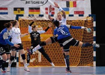 14.10.2018, Deutschland, Bietigheim, Handball Champions-League Frauen Gruppenphase 2. Spieltag Saison 2018 2019 SG BBM Bietigheim vs. CSM Bucuresti: v.l. Cristina Georgiana Neagu (CSM), Luisa Schulze (BBM)