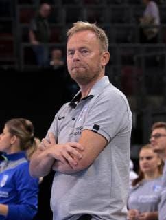 14.10.2018, Deutschland, Bietigheim, Handball Champions-League Frauen Gruppenphase 2. Spieltag Saison 2018 2019 SG BBM Bietigheim vs. CSM Bucuresti: Bucaresti Trainer Magnus Johansson