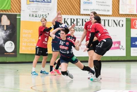 Lea Neubrander (SG H2Ku Herrenberg Kuties 18), SG H2Ku Herrenberg Kuties vs. DJK MJC Trier, Handball, 2.Bundesliga, Frauen, HBF, Saison 18 19, 14.10.2018, SG H2Ku Herrenberg Kuties vs. DJK MJC Trier, Handball, 2.Bundesliga, Frauen, HBF, Saison 18 19, 14.10.2018 Herrenberg Copyright: xEIBNER Wolfgang_Frankx EP_WFK