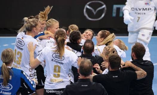 14.10.2018, Deutschland, Bietigheim, Handball Champions-League Frauen Gruppenphase 2. Spieltag Saison 2018 2019 SG BBM Bietigheim vs. CSM Bucuresti: Schlußjubel, jubeln, Jubel, Freude, freuen sich und tanzen im Kreis
