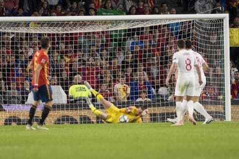 October 15, 2018 - Seville, Spain - JORDAN PICKFORD of England (C ) makes a save during the UEFA Nations League Group A4 soccer match between Spain and England at the Benito Villamarin Stadium Soccer 2018 - Spain vs England - ZUMAa142 20181015_zap_a142_021 Copyright: xDanielxGonzalezxAcunax