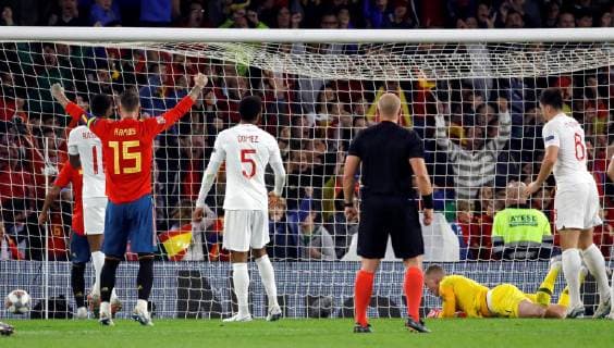 Spanish Paco Alcacer scores a goal against England during the UEFA League of Nations groups phase match between the national teams of Spain and England, at the Benito Villamarin stadium, in Seville, Andalusia, Spain, 15 October 2018. Spain vs. England !ACHTUNG: NUR REDAKTIONELLE NUTZUNG!  Copyright: xJulioxMunozx SEV14 20181015-636752397702468148