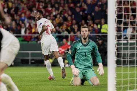 Spain s David de Gea and England s Raheem Sterling during UEFA Nations League 2019 match between Spain and England at Benito Villamarin stadium in Sevilla, Spain. October 15, 2018.  (20181015100200077)