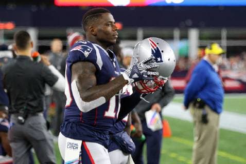 October 14, 2018; Foxborough, MA, USA; New England Patriots wide receiver Josh Gordon (10) on the sideline during the NFL American Football Herren USA game between the Kansas City Chiefs and New England Patriots at Gillette Stadium. New England won 43-40. CSM NFL 2018: Chiefs vs Patriots OCT 14 - ZUMAc04_ 20181014_zaf_c04_446 Copyright: xAnthonyxNesmithx