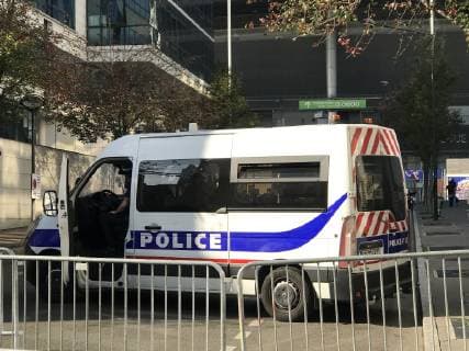 Polizeipräsenz vor dem Eingang D des Stade de France, wo sich beim Freundschaftsspiel beider Nationen in der Anschlagnacht am 13.11.2015 zwei Selbstmordattentäter in die Luft sprengten - 16.10.2018: Frankreich vs. Deutschland, 4. Spieltag UEFA Nations League, Stade de France, DISCLAIMER: DFB regulations prohibit any use of photographs as image sequences and or quasi-video.