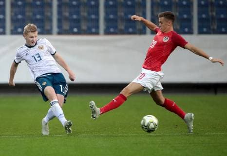 Fußball, U21 EM Quali, Österreich - Russland SOCCER - Under-21 EURO 2019, AUT VS RUS SANKT POELTEN,AUSTRIA,16.OCT.18 - SOCCER - OEFB international match Länderspiel Under-21 European Championship EM Europameisterschaft 2019, qualification, Austria vs Russia. Image shows Nikolai Rasskazov (RUS) and Christoph Baumgartner (AUT). GEPAxpictures xWalterxLuger