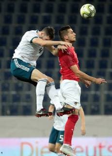 Fußball, U21 EM Quali, Österreich - Russland SOCCER - Under-21 EURO 2019, AUT VS RUS SANKT POELTEN,AUSTRIA,16.OCT.18 - SOCCER - OEFB international match Länderspiel Under-21 European Championship EM Europameisterschaft 2019, qualification, Austria vs Russia. Image shows Nikita Chernov (RUS) and Adrian Grbic (AUT). GEPAxpictures xWalterxLuger