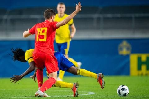 181016 Joel Asoro of Sweden and Jordi Vanlerberghe of Belgium during the UEFA European Under-21 Qualifier match between Sweden and Belgium on October 16 2018 in Kalmar. Copyright: SUVADxMRKONJIC BB181016SM005