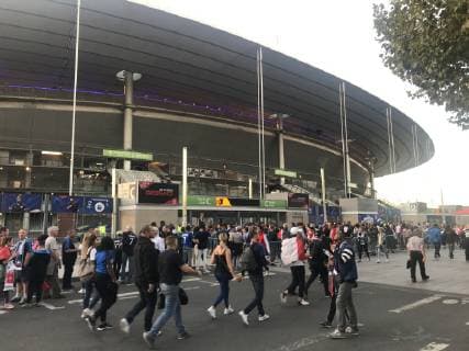 Fans am Stade de France - 16.10.2018: Frankreich vs. Deutschland, 4. Spieltag UEFA Nations League, Stade de France, DISCLAIMER: DFB regulations prohibit any use of photographs as image sequences and or quasi-video.