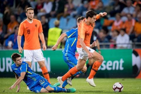 Justin Hoogma of Netherlands U21 U 21 during the EURO U21 2019 qualifying match between The Netherlands U21 and Ukraine U21 at the Vijverberg stadium on October 16, 2018 in Doetinchem, The Netherlands EURO U21 2019 qualifier 2018 2019 xVIxVIxImagesx xRonaldxBonestrooxIVx 12471412
