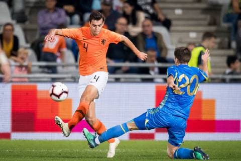 Justin Hoogma of Netherlands U21 U 21 Yehor Nazaryna of Ukraine u21 during the EURO U21 2019 qualifying match between The Netherlands U21 and Ukraine U21 at the Vijverberg stadium on October 16, 2018 in Doetinchem, The Netherlands EURO U21 2019 qualifier 2018 2019 xVIxVIxImagesx xRonaldxBonestrooxIVx 12471447