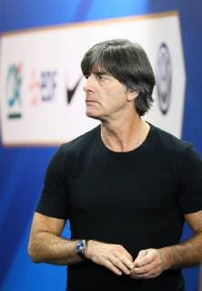 Bundestrainer Joachim Loew (Deutschland Germany) angespannt beim Einlauf in den Innenraum im Spielertunnel - 16.10.2018: Frankreich vs. Deutschland, 4. Spieltag UEFA Nations League, Stade de France, DISCLAIMER: DFB regulations prohibit any use of photographs as image sequences and or quasi-video.