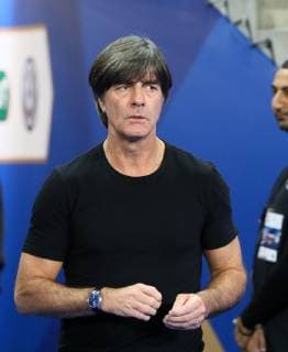 Bundestrainer Joachim Loew (Deutschland Germany) angespannt beim Einlauf in den Innenraum im Spielertunnel - 16.10.2018: Frankreich vs. Deutschland, 4. Spieltag UEFA Nations League, Stade de France, DISCLAIMER: DFB regulations prohibit any use of photographs as image sequences and or quasi-video.