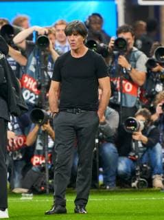 France - Germany, Soccer, Paris, October 16, 2018 DFB headcoach Joachim Jogi LOEW, LÖW observed by press photograhers before the match FRANCE - GERMANY Football Nations League, Season 2018 2019, October 16, 2018 Paris, Germany. Photographer: Peter Schatz MAGICS