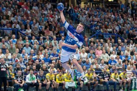 Jeffrey Boomhouwer (Nr. 32, Bergischer HC) beim Wurf Bergischer HC vs. Rhein-Neckar Löwen, Handball, DHB Pokal, Achtelfinale, 16.10.18 Solingen NRW Deutschland Klingenhalle