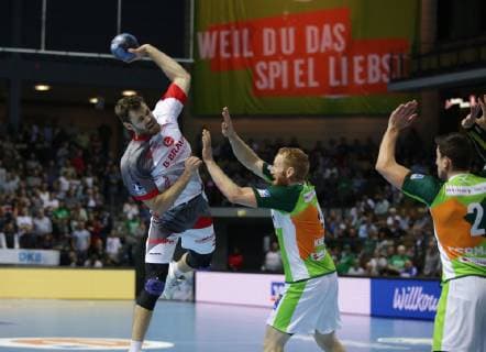 Deutschland,Wetzlar, Rittal-Arena, 16.10.2018, Handball,1. DKB Bundesliga, DHB Pokal,Achtelfinale, HSG Wetzlar - MT Melsungen Bild:vo.li.Simon Birkefeldt (MT Melsungen, 23),Stefan Kneer (HSG Wetzlar, 4) Copyright: HMBxMedia ThomasxJäger