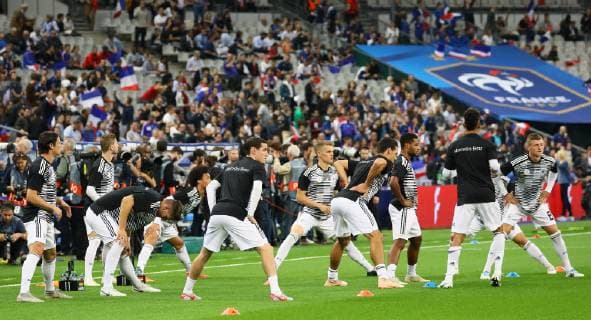 Deutsche Mannschaft wärmt sich auf- 16.10.2018: Frankreich vs. Deutschland, 4. Spieltag UEFA Nations League, Stade de France, DISCLAIMER: DFB regulations prohibit any use of photographs as image sequences and or quasi-video.