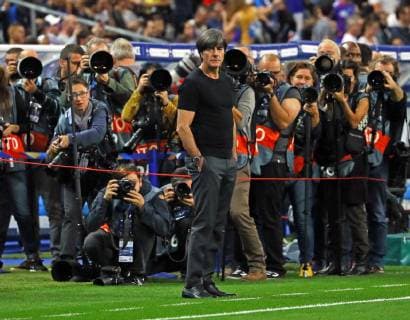 Bundestrainer Joachim Loew (Deutschland Germany) unter besonderer Beobachtung beim Schicksalsspiel gegen Frankreich- 16.10.2018: Frankreich vs. Deutschland, 4. Spieltag UEFA Nations League, Stade de France, DISCLAIMER: DFB regulations prohibit any use of photographs as image sequences and or quasi-video.
