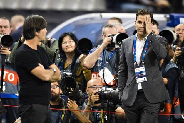 Sport Bilder des Tages Paris, 16.10.2018 Trainer Joachim Löw (Deutschland) und Manager Oliver Bierhoff (Deutschland) sorgenvoll Frankreich - Deutschland