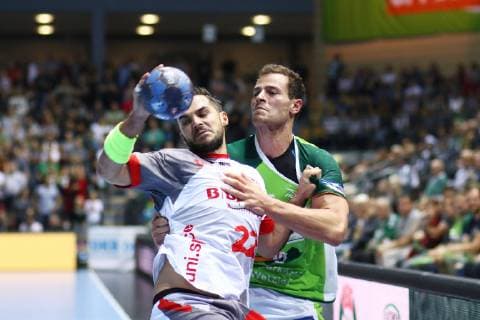 Michael Allendorf (Melsungen) im Zweikampf mit Nils Torbruegge (Wetzlar) HSG Wetzlar vs MT Melsungen, Handball, DHB-Pokal, 16.10.2018 HSG Wetzlar vs MT Melsungen, Handball, DHB-Pokal, 16.10.2018 Wetzlar Copyright: xEIBNER RenexWeissx EP_RWS