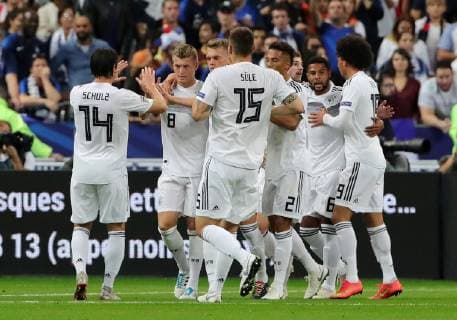 Toni Kroos 1:0, Nico Schulz, Niklas Süle, Thilo Kehrer, Leroy Sane Freude Emotion jubelnd Jubel nach 1:0 Fußball Fussball UEFA Nations League Länderspiel Nationalmannschaft DFB Herren Saison 2018 2019 16.10.2018 Frankreich FRA VS. Deutschland GER DFL regulations prohibit any use of photographs as image sequences and or quasi-video.