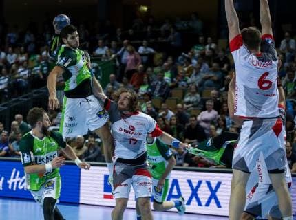 Deutschland,Wetzlar, Rittal-Arena, 16.10.2018, Handball,1. DKB Bundesliga, DHB Pokal,Achtelfinale, HSG Wetzlar - MT Melsungen Bild: vo.li.Maximilian Holst (HSG Wetzlar, 22),Stefan Cavor (HSG Wetzlar, 77),Timm Schneider (MT Melsungen, 19),Finn Lemke (MT Melsungen, 6) Copyright: HMBxMedia ThomasxJäger