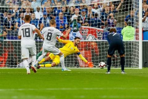 Paris, France, 16.10.2018, UEFA Nations League, League A, Group 1, Frankreich - Deutschland Tor zum 0:1 Torschuetze Toni Kroos (GER) ( DeFodi048