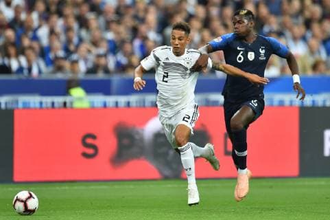 Fußball UEFA Nations League Frankreich - Deutschland am 16.10.2018 im Stade de France in Paris Thilo Kehrer ( Deutschland ), links - Paul Pogba ( Frankreich ), rechts DFB regulations prohibit any use of photographs as image sequences and or quasi-video.