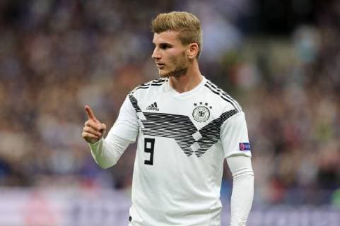 Timo Werner zeigend, gestikulierend Aktion Oberkoerper Oberkörper Fußball Fussball UEFA Nations League Länderspiel Nationalmannschaft DFB Herren Saison 2018 2019 16.10.2018 Frankreich FRA VS. Deutschland GER DFL regulations prohibit any use of photographs as image sequences and or quasi-video.