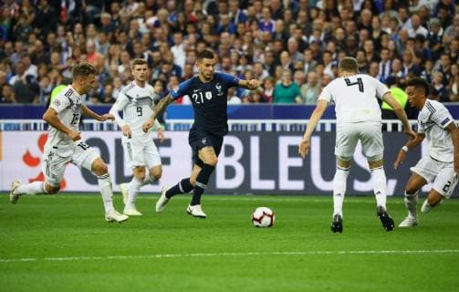 Lucas Hernandez (Frankreich, France) greift an - 16.10.2018: Frankreich vs. Deutschland, 4. Spieltag UEFA Nations League, Stade de France, DISCLAIMER: DFB regulations prohibit any use of photographs as image sequences and or quasi-video.