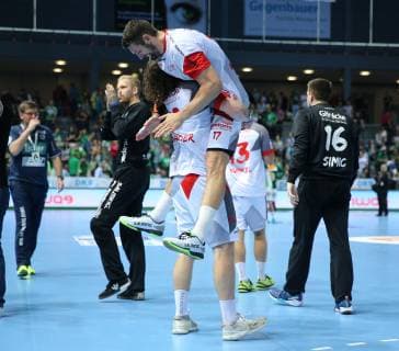 16.10.2018, xfgx, Handball DHB-Pokal, HSG Wetzlar - MT Melsungen emspor, v.l. Nr.19 Timm Schneider (MT Melsungen), Nr.17 Felix Danner (MT Melsungen), Nr.16 Nebosja Simic (MT Melsungen) (DFL DFB REGULATIONS PROHIBIT ANY USE OF PHOTOGRAPHS as IMAGE SEQUENCES and or QUASI-VIDEO)