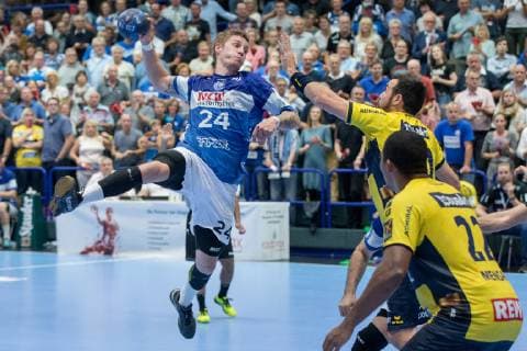 Linus Arnesson (Nr. 24, Bergischer HC) beim Wurf Bergischer HC vs. Rhein-Neckar Löwen, Handball, DHB Pokal, Achtelfinale, 16.10.18 Solingen NRW Deutschland Klingenhalle