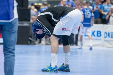 Csaba Szücs (Nr. 20, Bergischer HC) nach der Niederlage gegen die Rhein-Neckar Löwen enttäuscht Bergischer HC vs. Rhein-Neckar Löwen, Handball, DHB Pokal, Achtelfinale, 16.10.18 Solingen NRW Deutschland Klingenhalle