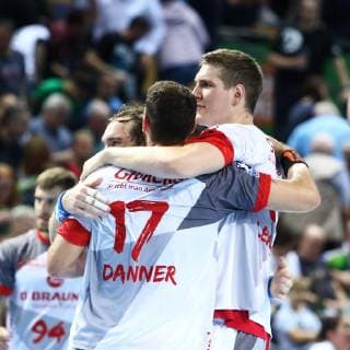Timm Schneider (Melsungen), Felix Danner (Melsungen) und Finn Lemke (Melsungen, von links) feiern den Sieg gegen Wetzlar HSG Wetzlar vs MT Melsungen, Handball, DHB-Pokal, 16.10.2018 HSG Wetzlar vs MT Melsungen, Handball, DHB-Pokal, 16.10.2018 Wetzlar Copyright: xEIBNER RenexWeissx EP_RWS