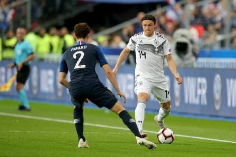 Benjamin Parvard ( Frankreich ) Nico Schulz ( Deutschland ), UEFA Nations League, 2018 19, Frankreich vs. Deutschland, DFB regulations prohibit any use of photographs as image sequences and or quasi-video, Frankreich vs. Deutschland, UEFA Nations League, 2018 19, Fussball, 16.10.2018 Paris Copyright: xLanger Eibner-Pressefotox EP_HLR