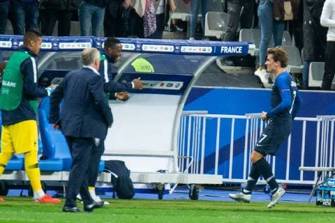 16.10.2018, xkvx, Fussball Nations League, Frankreich - Deutschland emspor, v.l. Torjubel, Goal celebration, celebrate the goal zum 1:1 durch Antoine Griezmann (Fussballnationalmannschaft Frankreich) mit der Mannschaft (DFL DFB REGULATIONS PROHIBIT ANY USE OF PHOTOGRAPHS as IMAGE SEQUENCES and or QUASI-VIDEO) Paris
