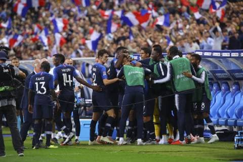 Joie Antoine Griezmann (France) avec Steve Mandanda (France) avec equipe FOOTBALL : France vs Allemagne - Ligue des Nations - 16 10 2018 GwendolineLeGoff Panoramic 