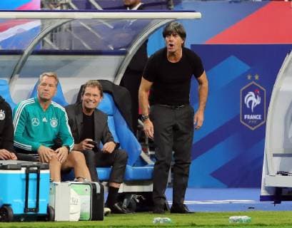 Torwarttrainer Andreas Köpke, Co Trainer Marcus Sorg, Trainer Joachim Löw Fußball Fussball UEFA Nations League Länderspiel Nationalmannschaft DFB Herren Saison 2018 2019 16.10.2018 Frankreich FRA VS. Deutschland GER DFL regulations prohibit any use of photographs as image sequences and or quasi-video.