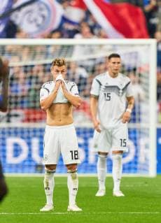 France - Germany, Soccer, Paris, October 16, 2018 Joshua KIMMICH, DFB 18 Niklas SUELE, DFB 15 sad, disappointed, angry, Emotions, disappointment, frustration, frustrated, sadness, desperate, despair, FRANCE - GERMANY Football Nations League, Season 2018 2019, October 16, 2018 Paris, Germany. Photographer: Peter Schatz MAGICS