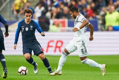 France - Germany, Soccer, Paris, October 16, 2018 Serge GNABRY, DFB 6 compete for the ball, tackling, duel, header against Antoine GRIEZMANN, FRA 7 FRANCE - GERMANY Football Nations League, Season 2018 2019, October 16, 2018 Paris, Germany. Photographer: Peter Schatz MAGICS