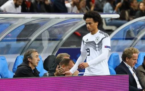 Leroy Sane (Deutschland Germany) nicht glücklich über die Auswechslung - 16.10.2018: Frankreich vs. Deutschland, 4. Spieltag UEFA Nations League, Stade de France, DISCLAIMER: DFB regulations prohibit any use of photographs as image sequences and or quasi-video.